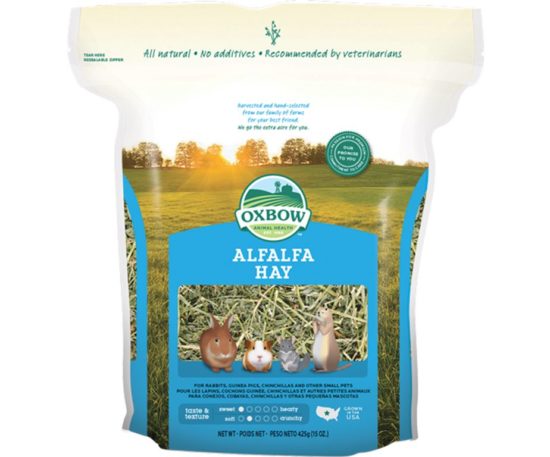 Alfalfa hay è un fieno eccezionale per gli animali giovani. Ha un contenuto di proteine grezze