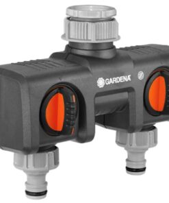 Il distributore a 2 vie gardena rende possibile collegare simultaneamente due accessori al rubinetto.