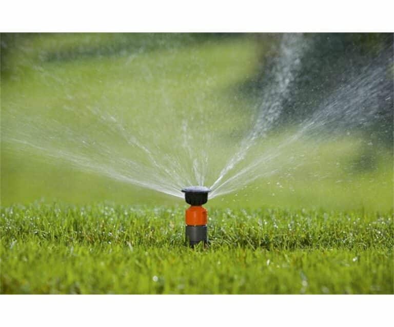 L'irrigatore pop-up t100 gardena è particolarmente indicato per l'irrigazione di piccoli prati fino a 100 m² e può essere abbinato ad altri irrigatori pop-up t 200 e 380 in un'unica linea
