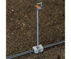 Grazie al tutore gardena i tubi del micro-drip-system gardena possono essere fissati al terreno.