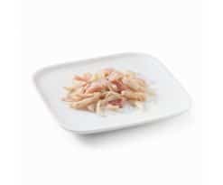Schesir filetti di pollo e coniglio è un alimento umido per cani adulti preparato con ingredienti pregiati altamente digeribili. Senza conservanti artificiali e coloranti conservato in gelatina vegetale.