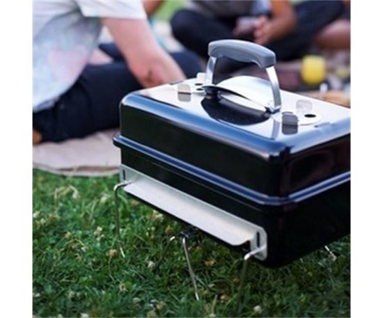 il barbecue a carbone portatile Go-Anywhere ti riconduce ad aromi familiari