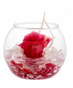Ogni rosa viene accuratamente selezionata e viene immediatamente stabilizzata in modo da sospendere nel tempo l’aspetto e le dimensioni del fiore appena colto.