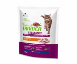 Trainer Natural Adult Sterilised con Tacchino e fibra di pisello è un alimento completo per gatti sterilizzati da un anno d’età che aiuta a ridurre gli effetti della sterilizzazione sul peso.