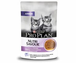 Proplan Junior Mousse è un cibo umido per cuccioli di gatto al gusto tacchino. Aiuta a supportare una sana vista e lo sviluppo cerebrale.