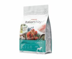 ItalianWay Hypoallergenic – Ideal Weight Trota e mirtilli è un alimento formulato senza cereali per rispondere alle esigenze di cani adulti di media taglia.