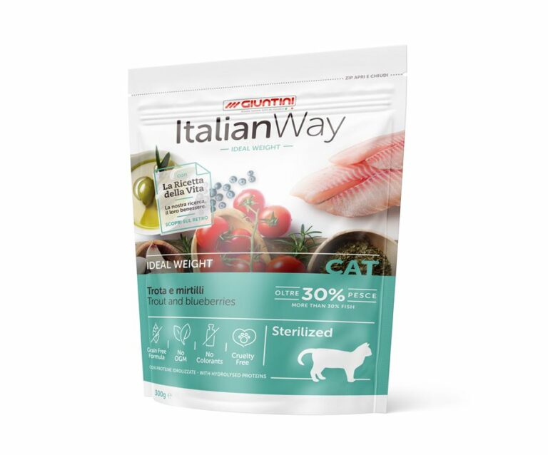 Italian Way Sterilized – Ideal Weight Trota e Mirtilli è un alimento formulato senza cereali per rispondere alle esigenze di gatti sterilizzati di qualsiasi taglia.