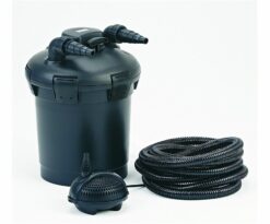 Il sistema filtrante a pressione assicura un’acqua limpida e sana per laghetti con un volume fino a 10000 l.